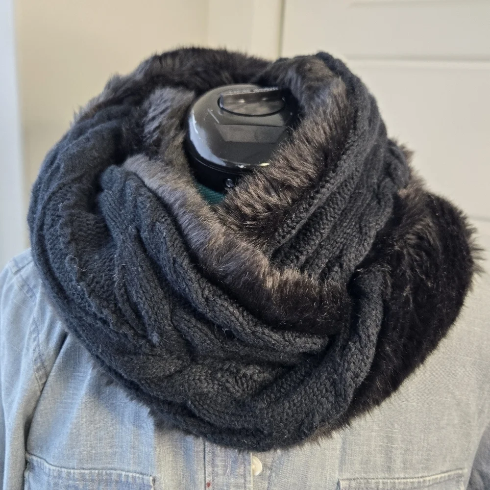 JUICY COUTURE BLACK FAUX FUR INFINITY SCARF CABLE KNIT INTERIOR WINTER WOMEN OS